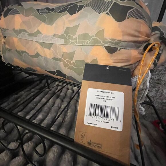 The North Face Wawona wearable Fuzzy Blanket/snuggie nwt New With Tags - Picture 4 of 13